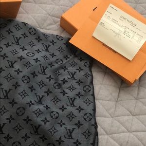 Authentic lv scarf reversible